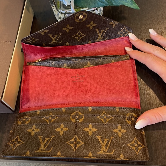 Louis Vuitton wallet. 💯 Authentic! - Picture 2 of 4